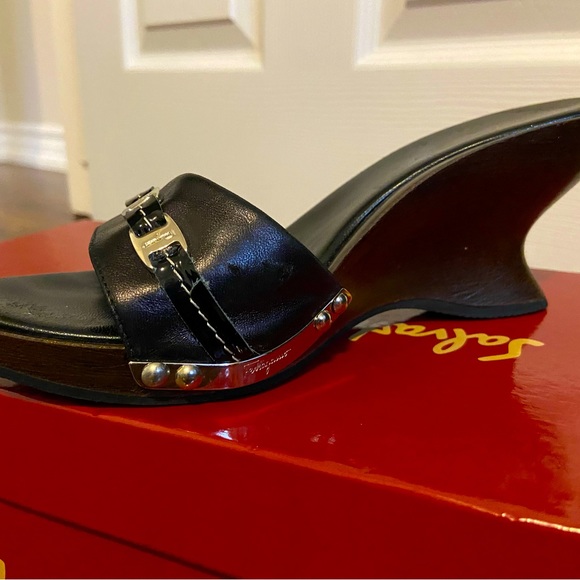 Vintage Salvatore Ferregamo Caterina sandals. - Picture 4 of 12